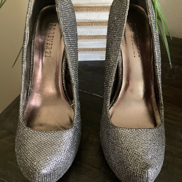 Woman silver heels - Picture 1 of 3